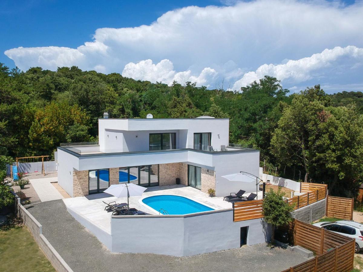 Pinnidae By Interhome * Lopar